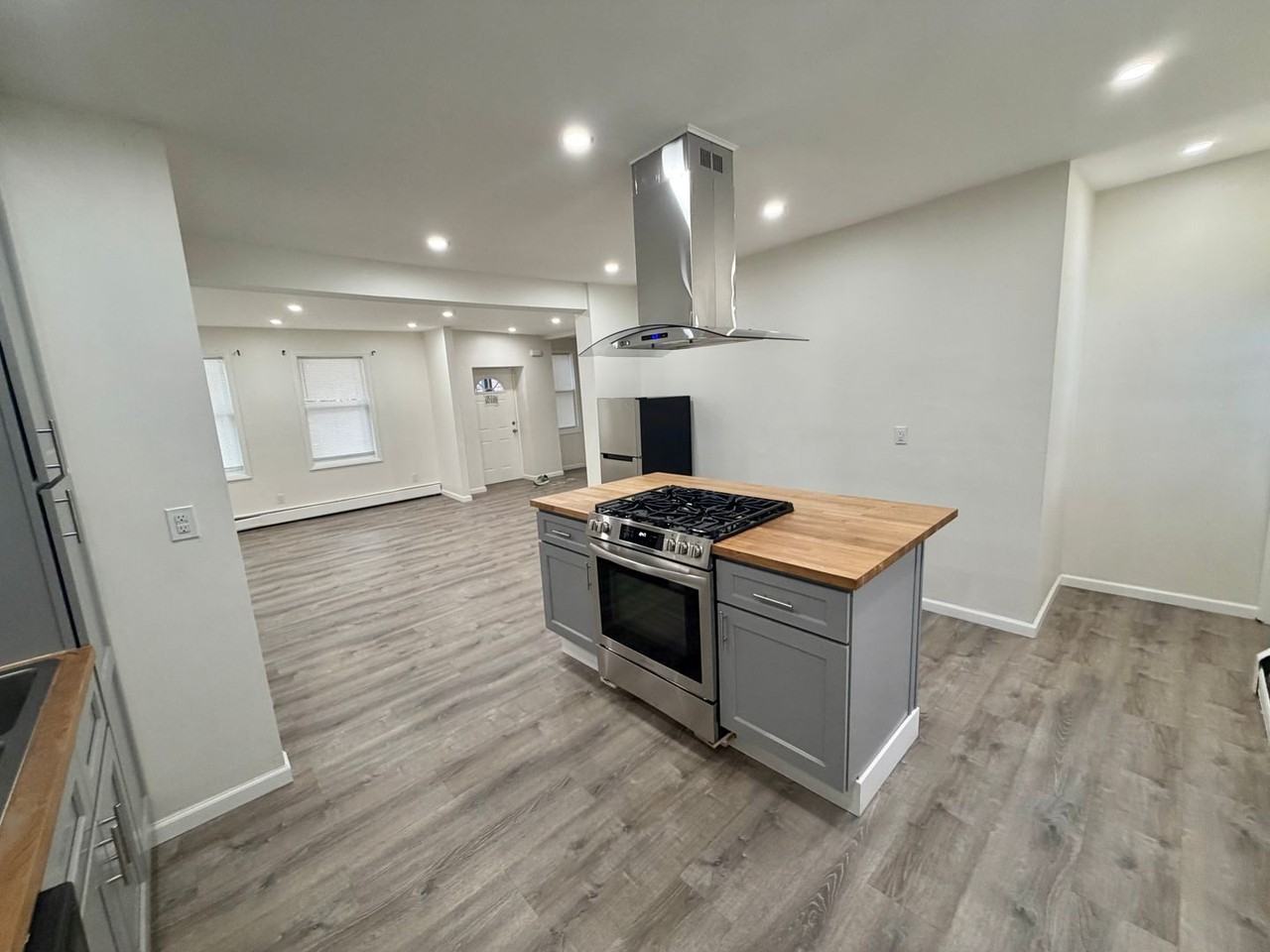 283 Grand St - Photo 3 of 14