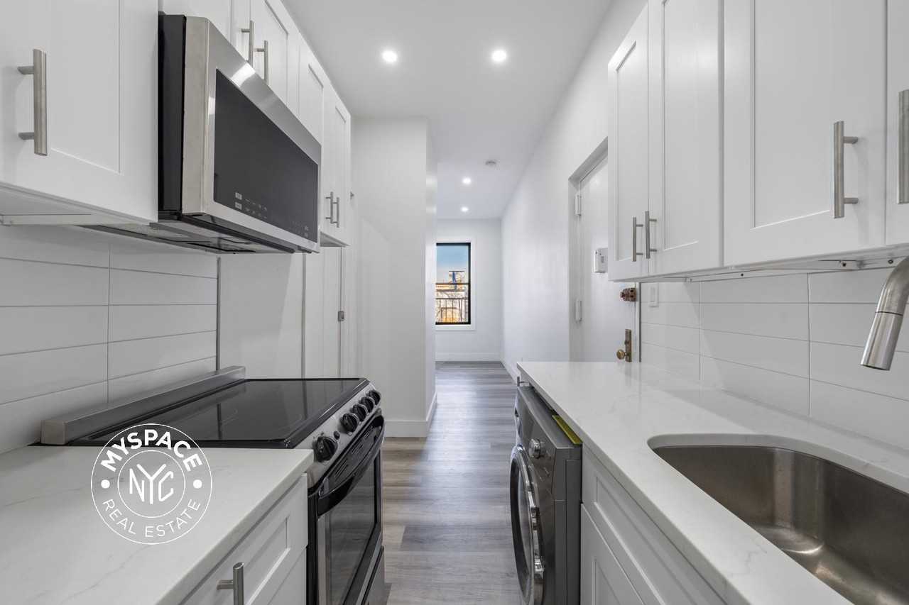 641 Saint Marks Ave #3F - Photo 2 of 8