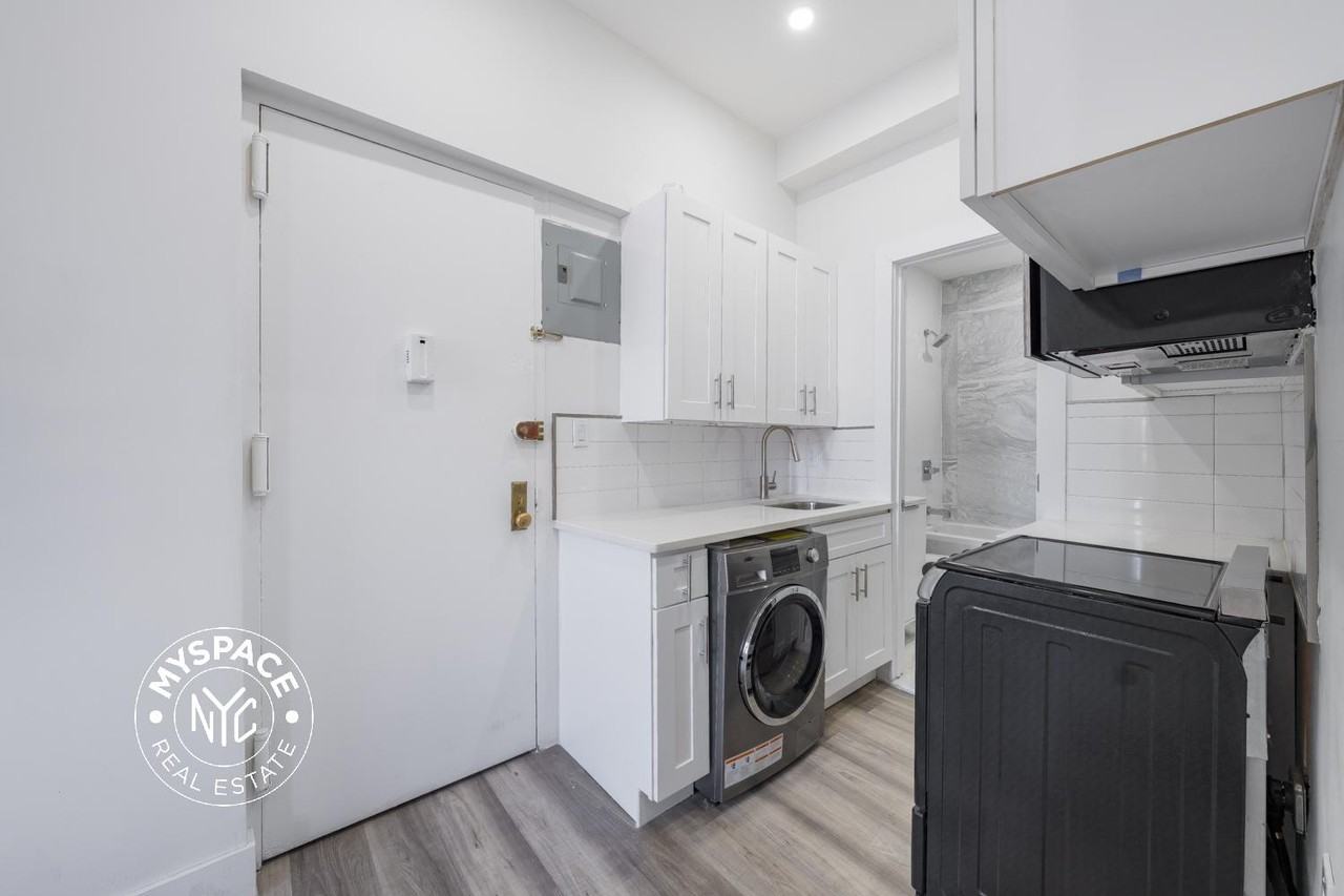 641 Saint Marks Ave #3F - Photo 3 of 8