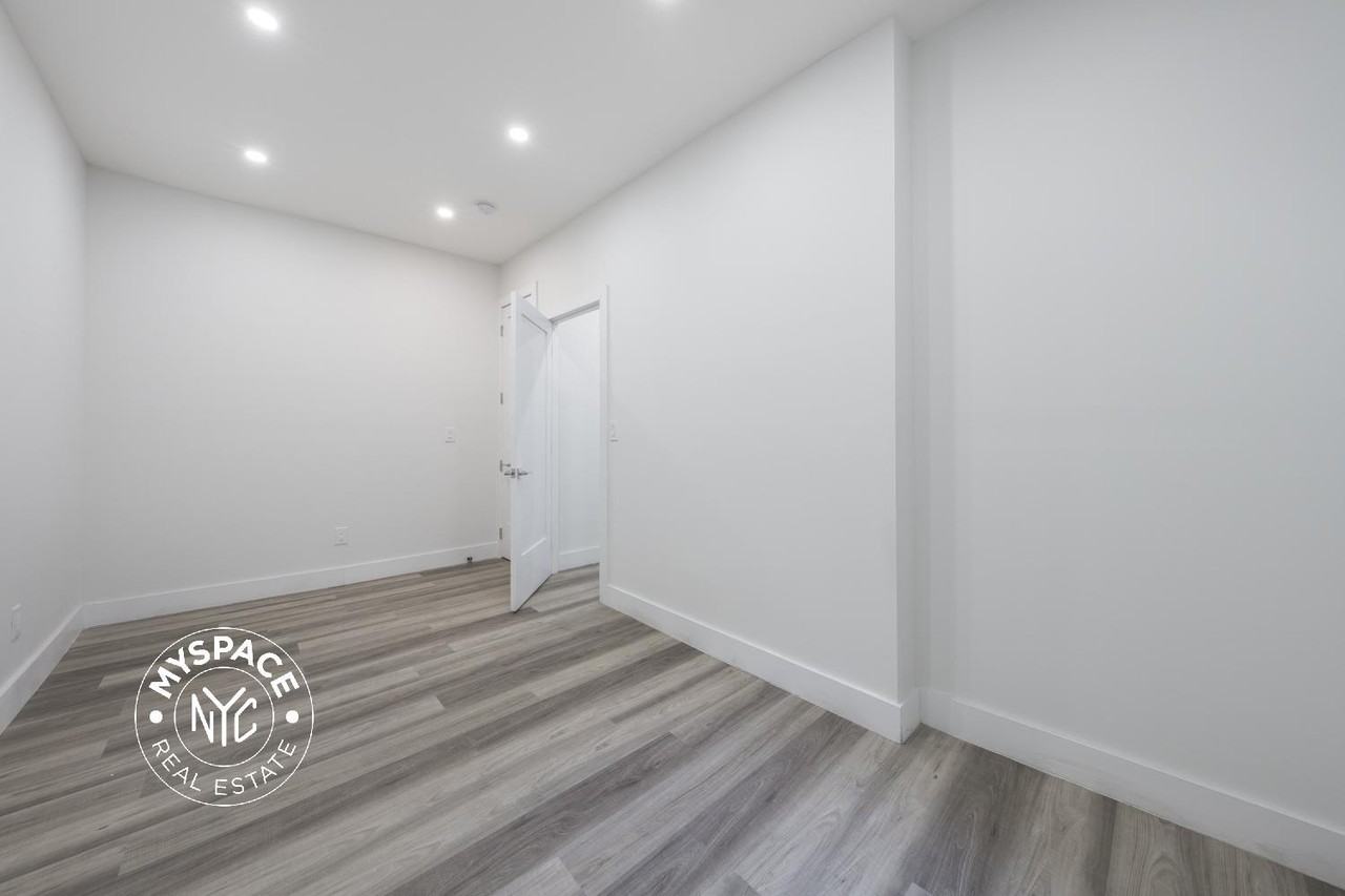 641 Saint Marks Ave #3F - Photo 4 of 8