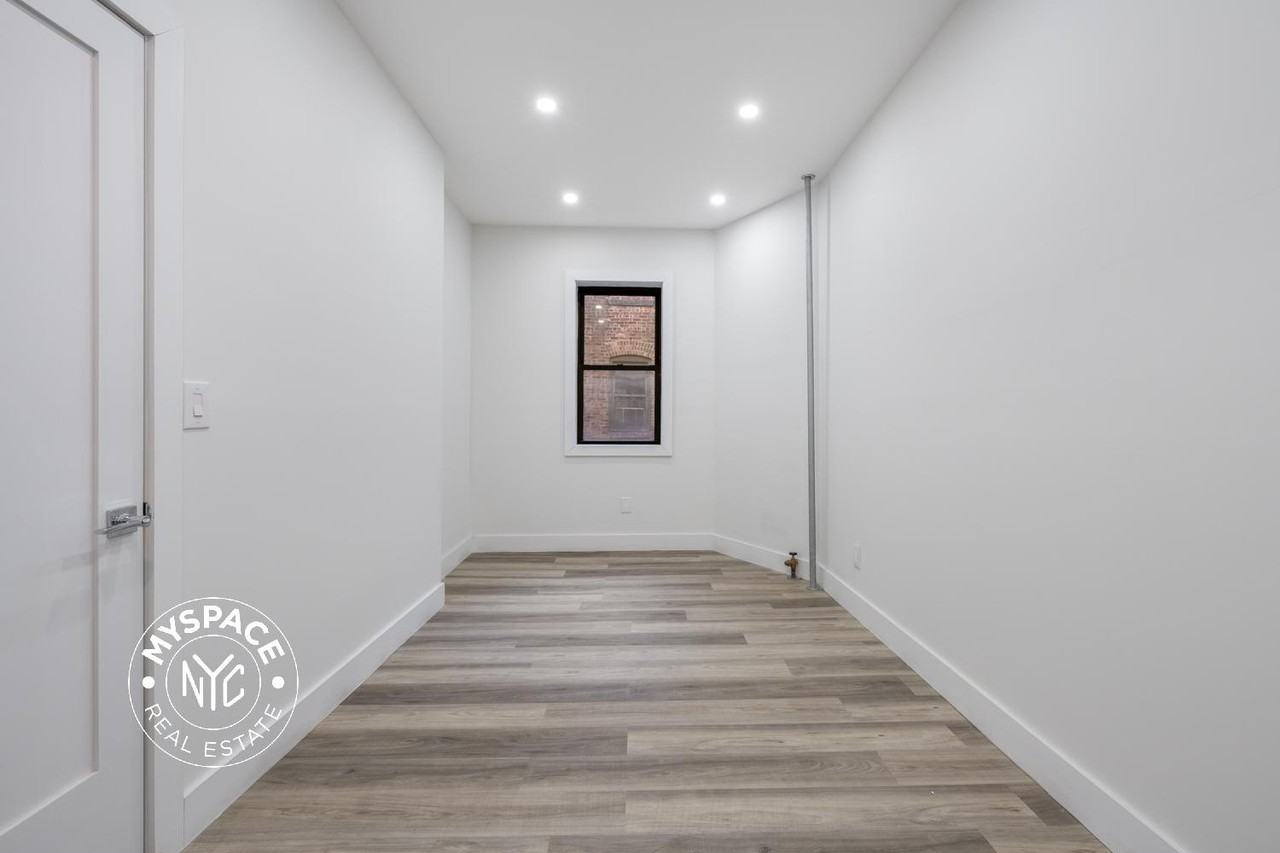 641 Saint Marks Ave #3F - Photo 5 of 8