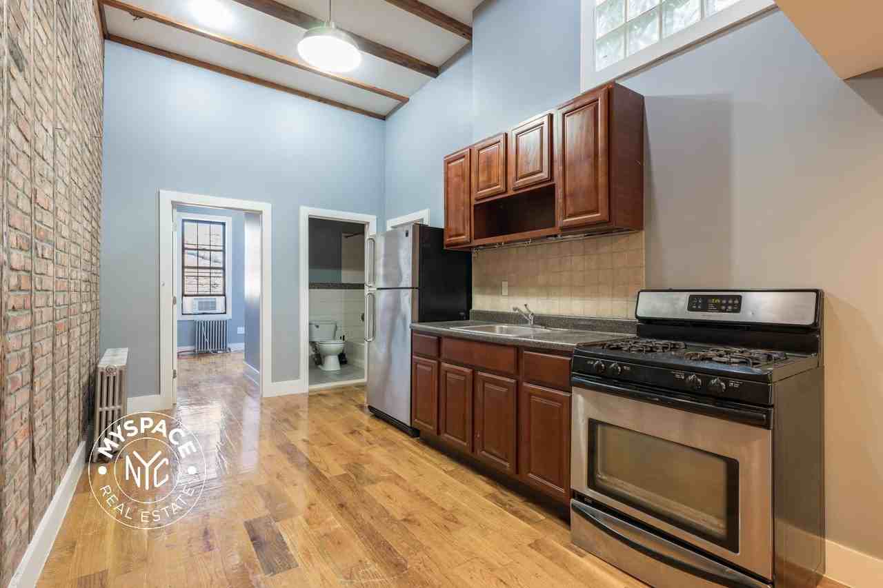 19 Park St #3L - Photo 2 of 17