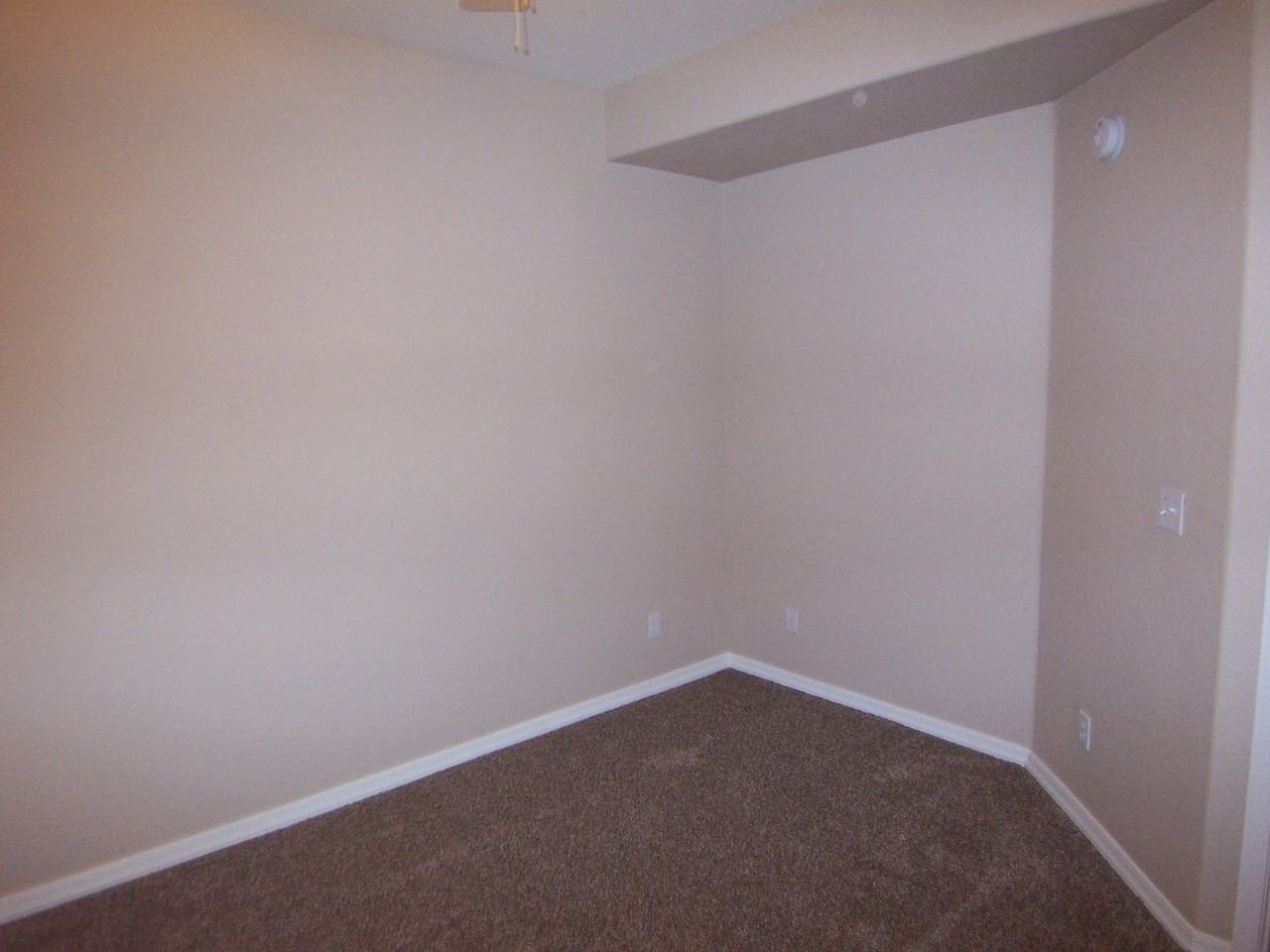 1406 W Emerald Ave #128 - Photo 3 of 14