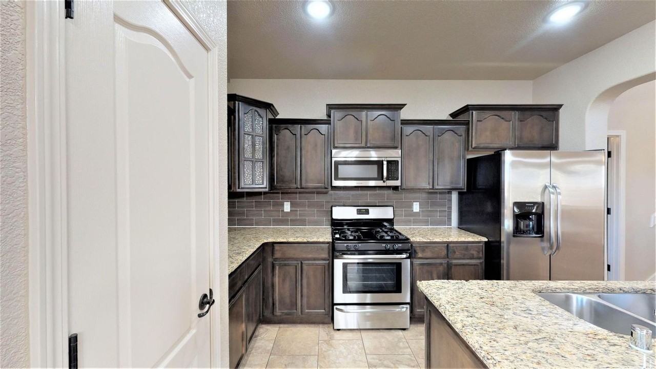 7657 Mammoth Ln - Photo 7 of 17