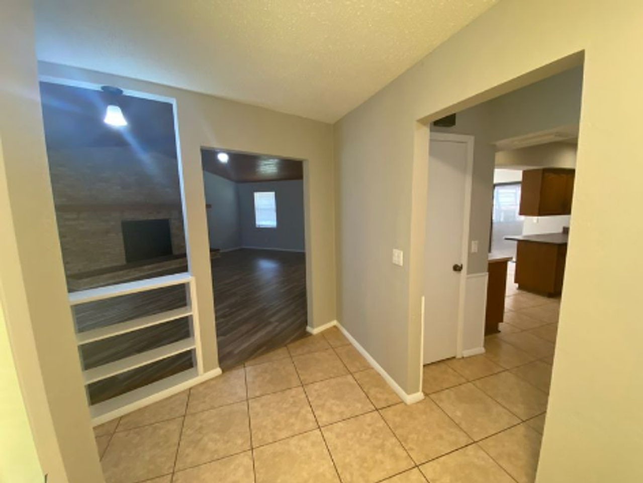 268 Newcomb St - Photo 5 of 33