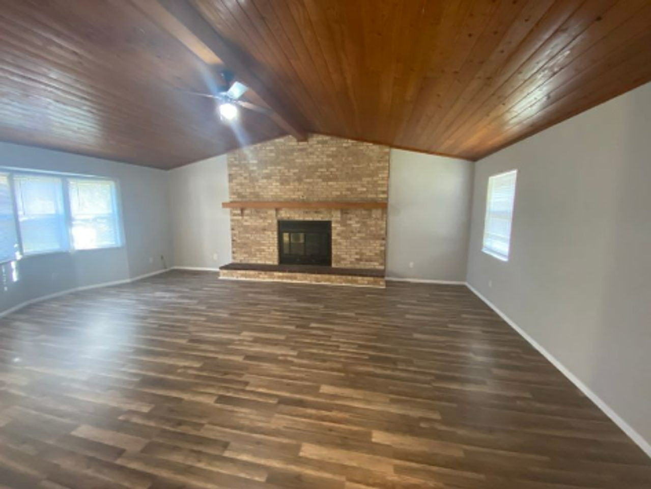 268 Newcomb St - Photo 6 of 33