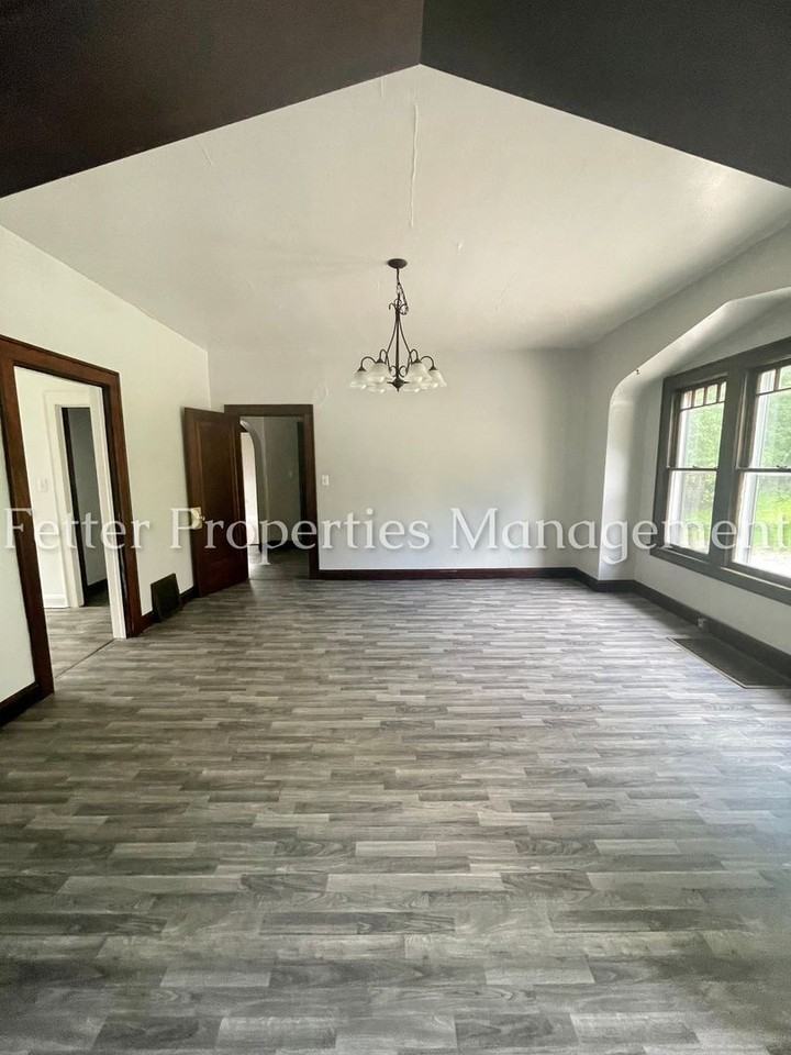 3608 Stringtown Rd - Photo 5 of 14