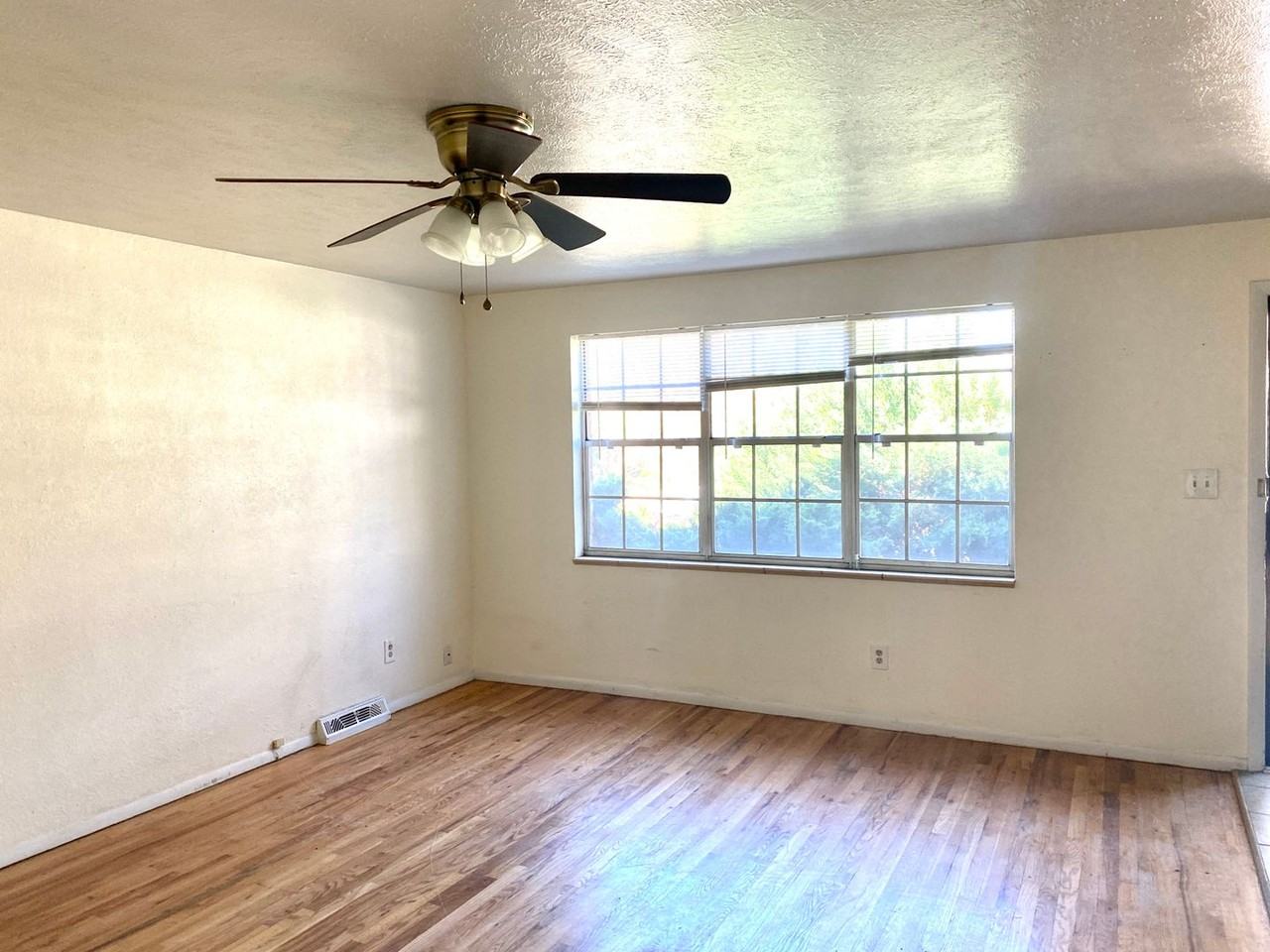 6614 Urban St - Photo 4 of 16