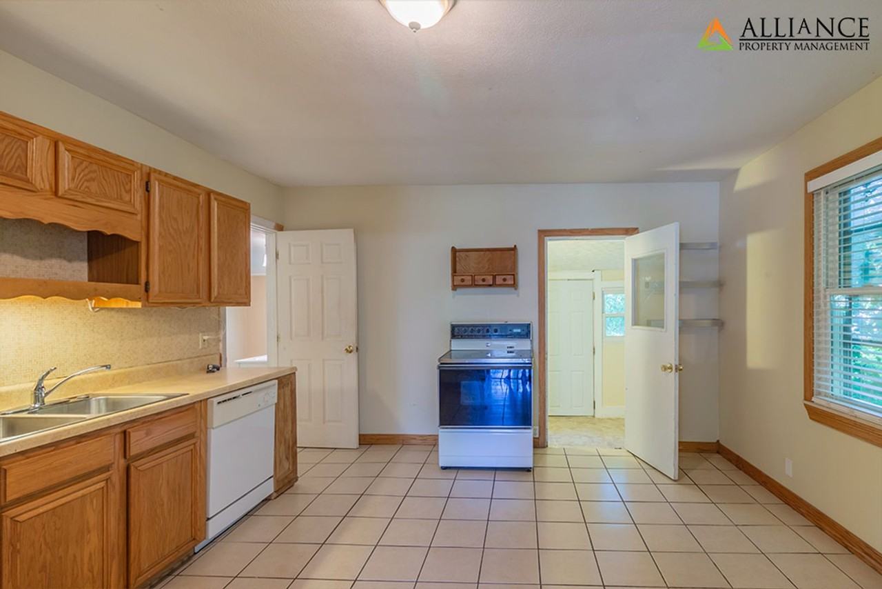 520 Fremont St - Photo 5 of 26