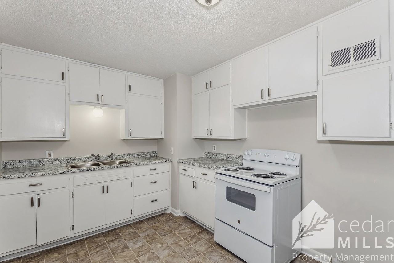 1412 N Volutsia Ave - Photo 4 of 11