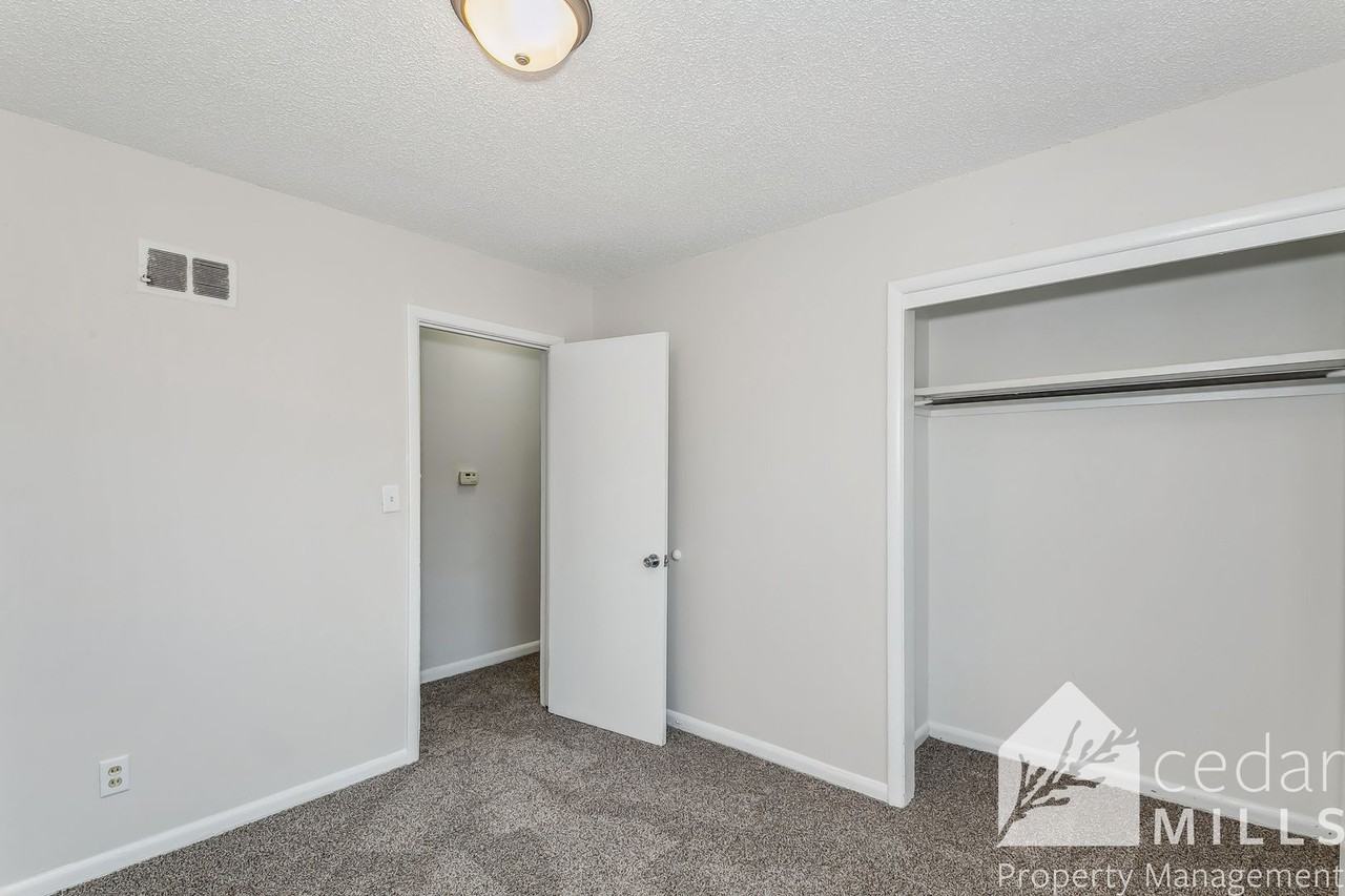 1412 N Volutsia Ave - Photo 7 of 11