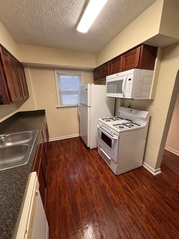 631 Churchill Rd - Photo 3 of 14