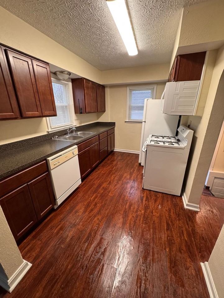 631 Churchill Rd - Photo 4 of 14