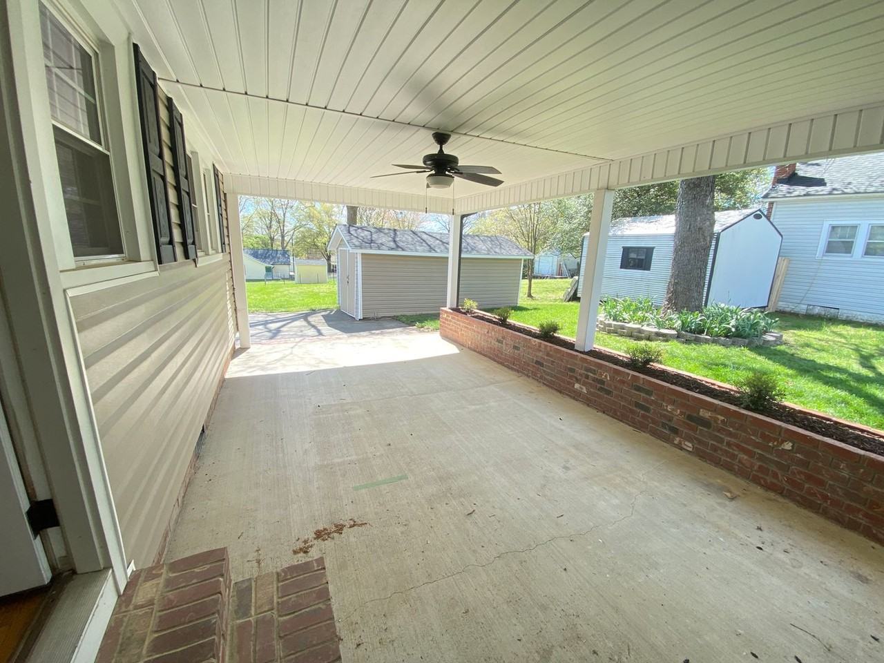 109 S East Ave - Photo 7 of 33