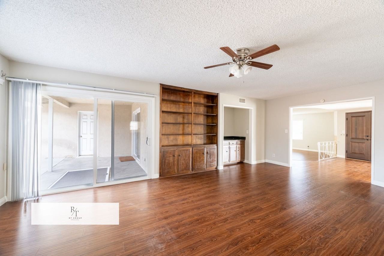 2221 Palm Cir - Photo 3 of 36