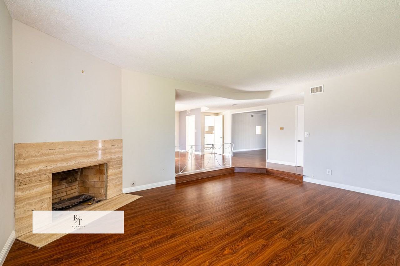 2221 Palm Cir - Photo 4 of 36