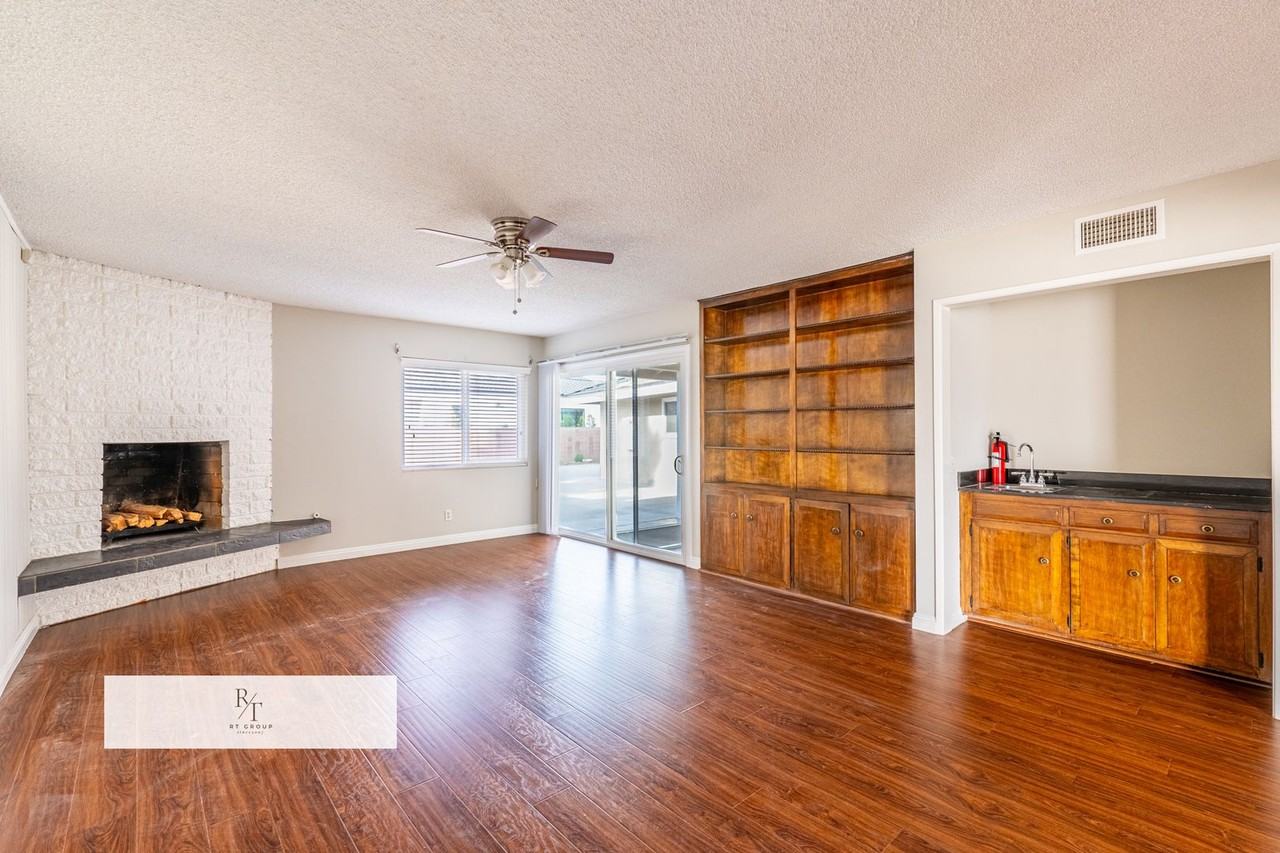 2221 Palm Cir - Photo 5 of 36