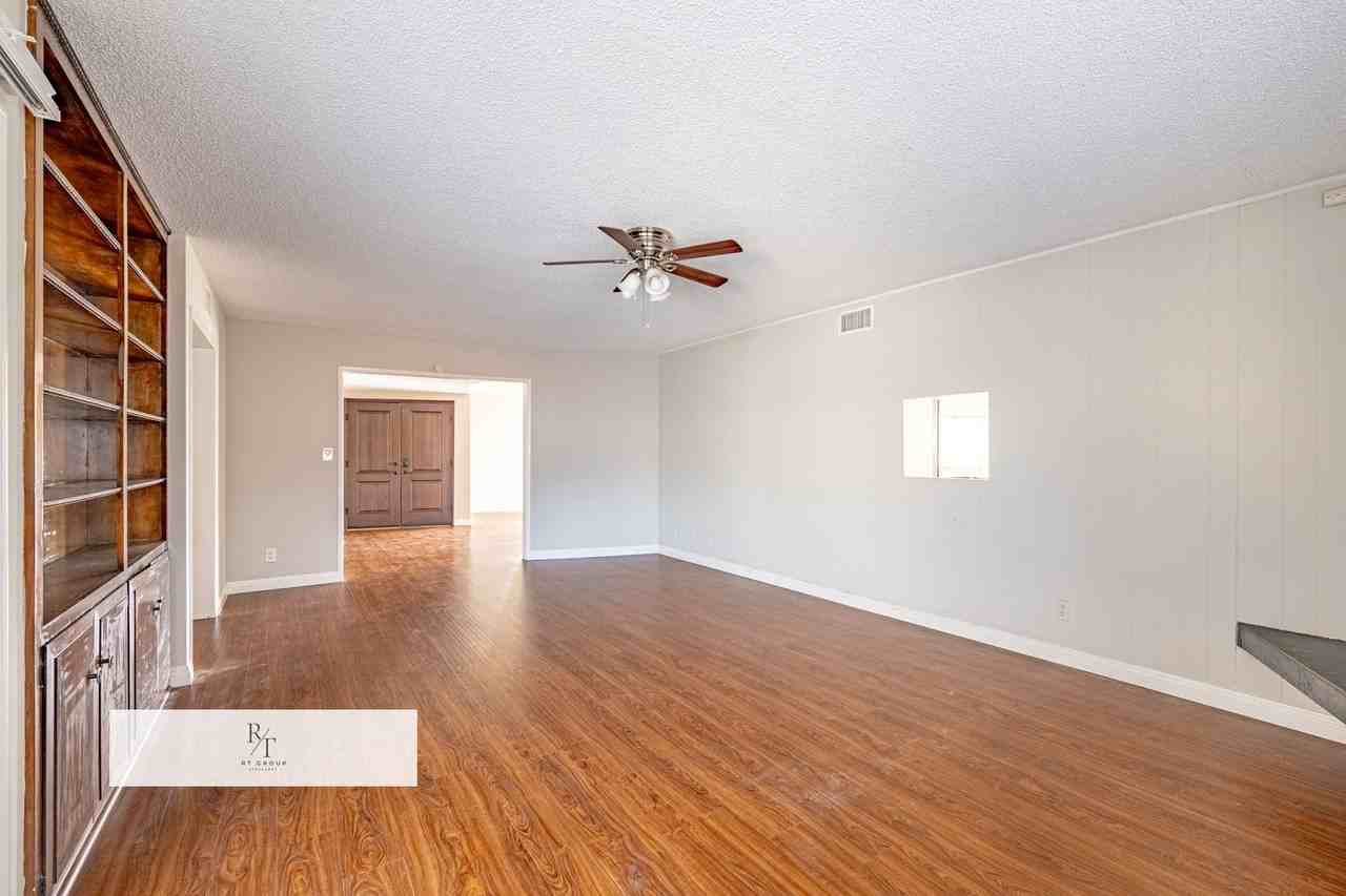 2221 Palm Cir - Photo 6 of 36