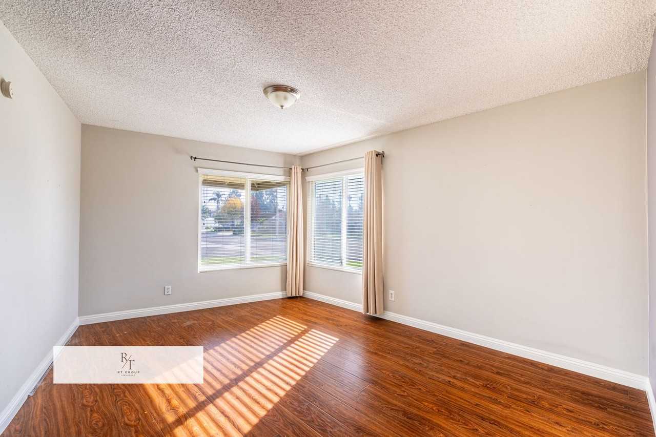 2221 Palm Cir - Photo 7 of 36