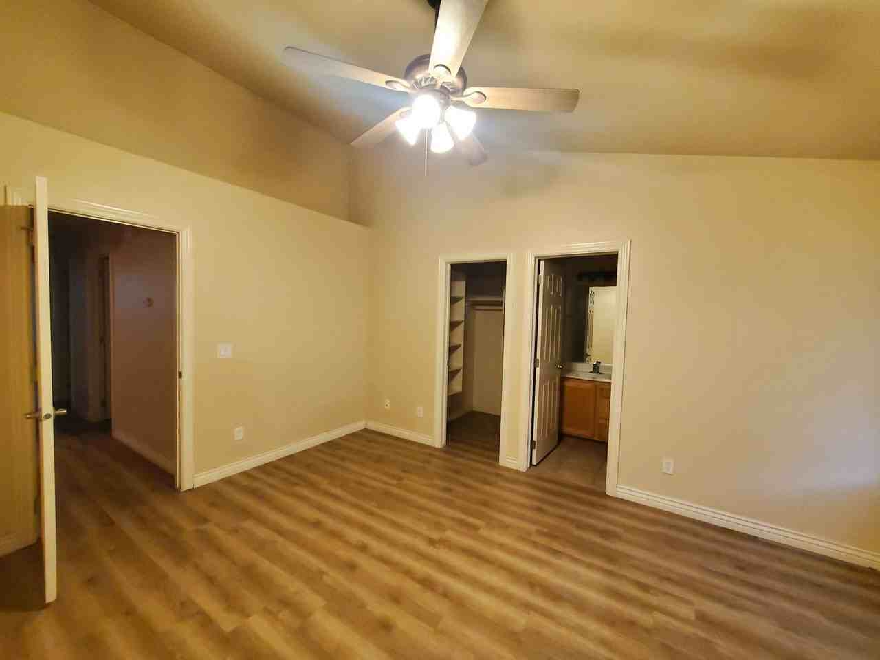 1483 Northern View Dr - Photo 3 of 10