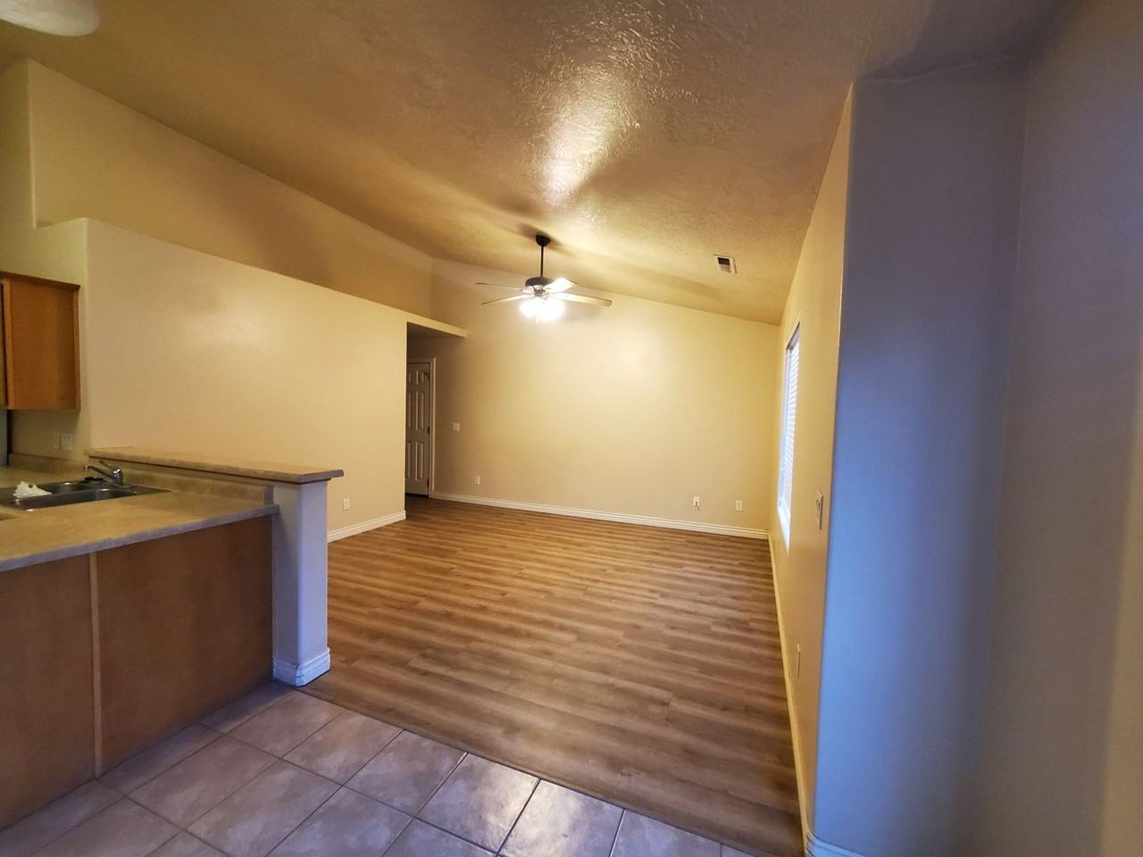 1483 Northern View Dr - Photo 4 of 10