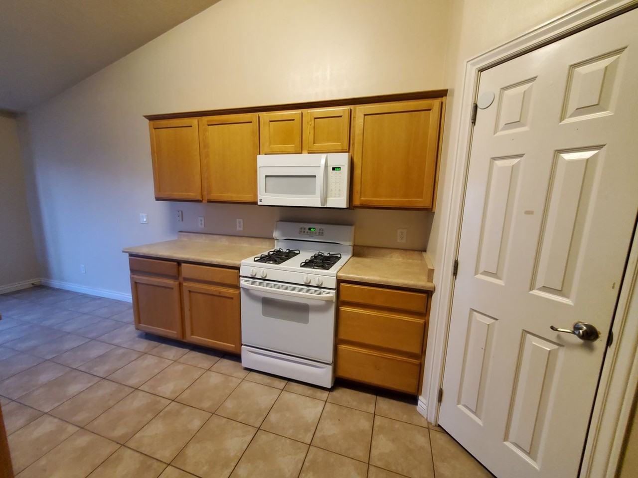 1483 Northern View Dr - Photo 6 of 10