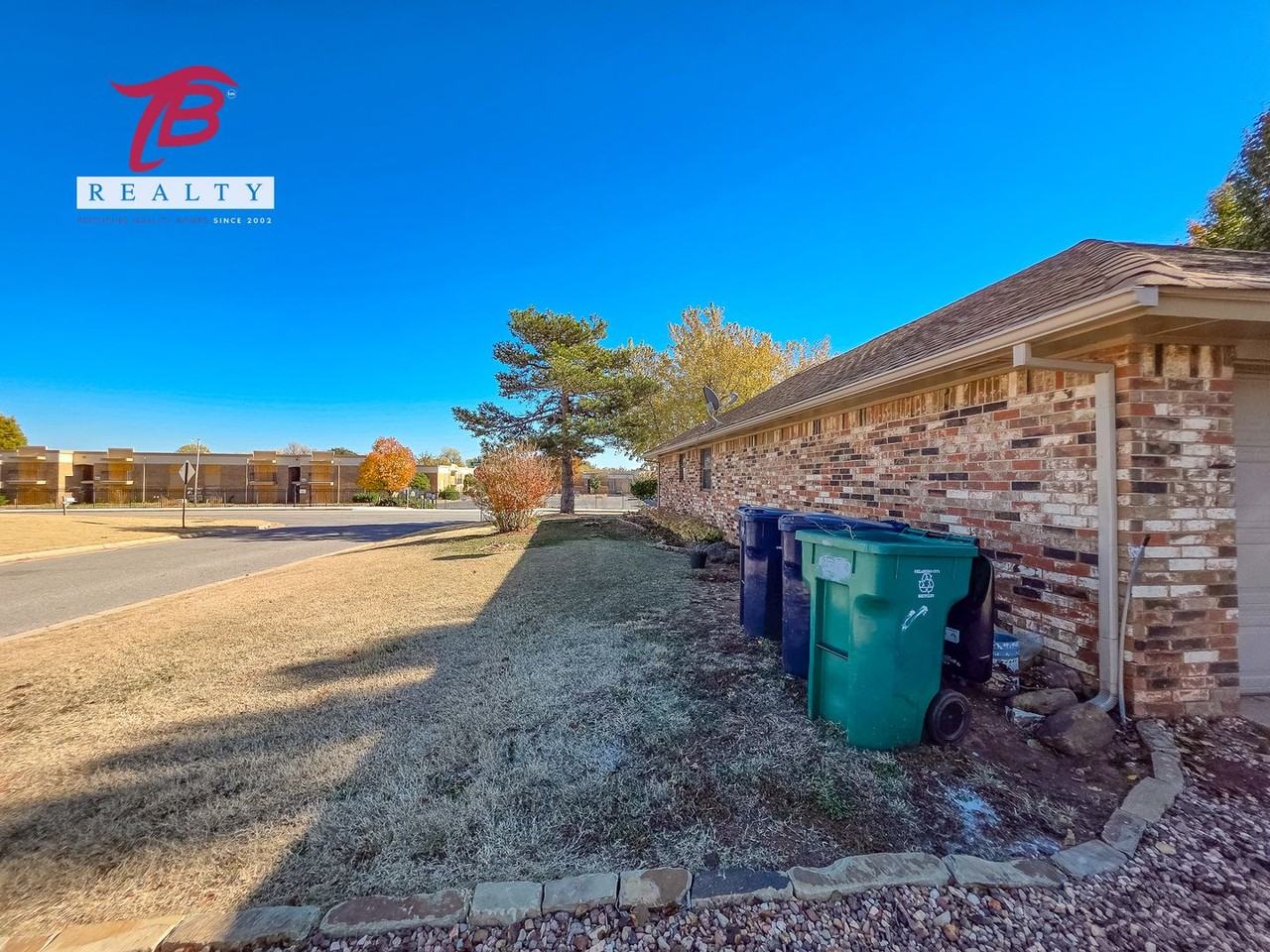 6811 Lyrewood Ln - Photo 4 of 50