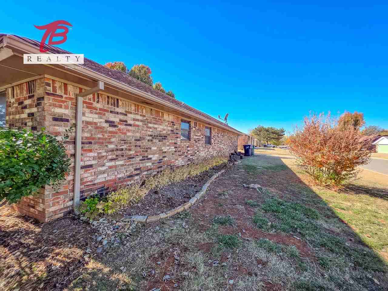 6811 Lyrewood Ln - Photo 6 of 50