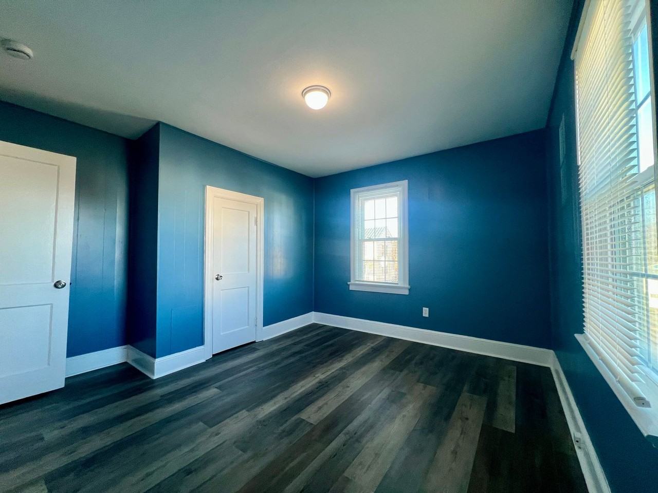 412 Shade St - Photo 6 of 10