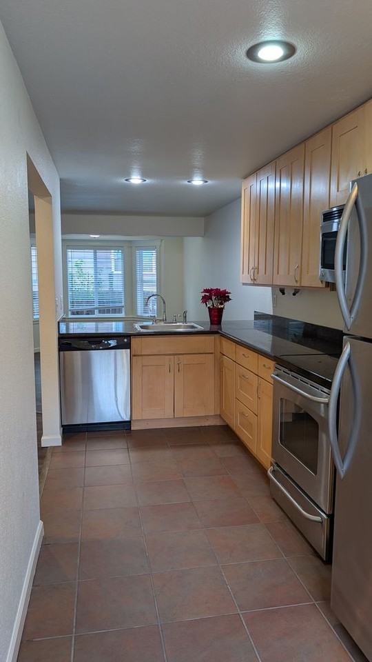 15307 15th Ave Ne #9 - Photo 3 of 17