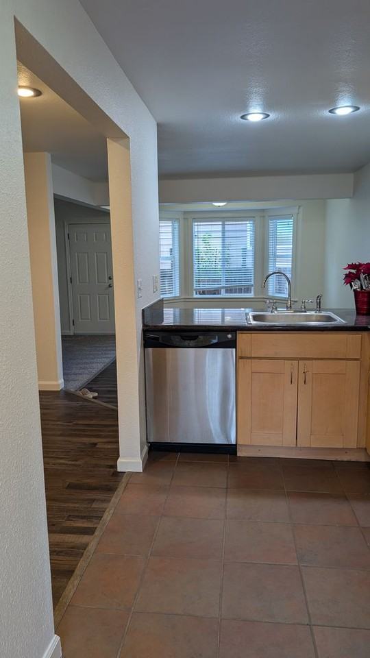 15307 15th Ave Ne #9 - Photo 4 of 17