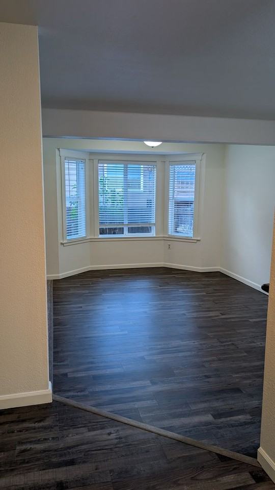 15307 15th Ave Ne #9 - Photo 5 of 17