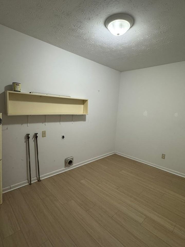 2317 Glenvale Rd - Photo 2 of 11