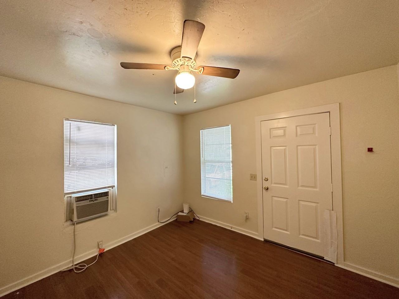 916 Nw 6th Ave - Photo 4 of 15