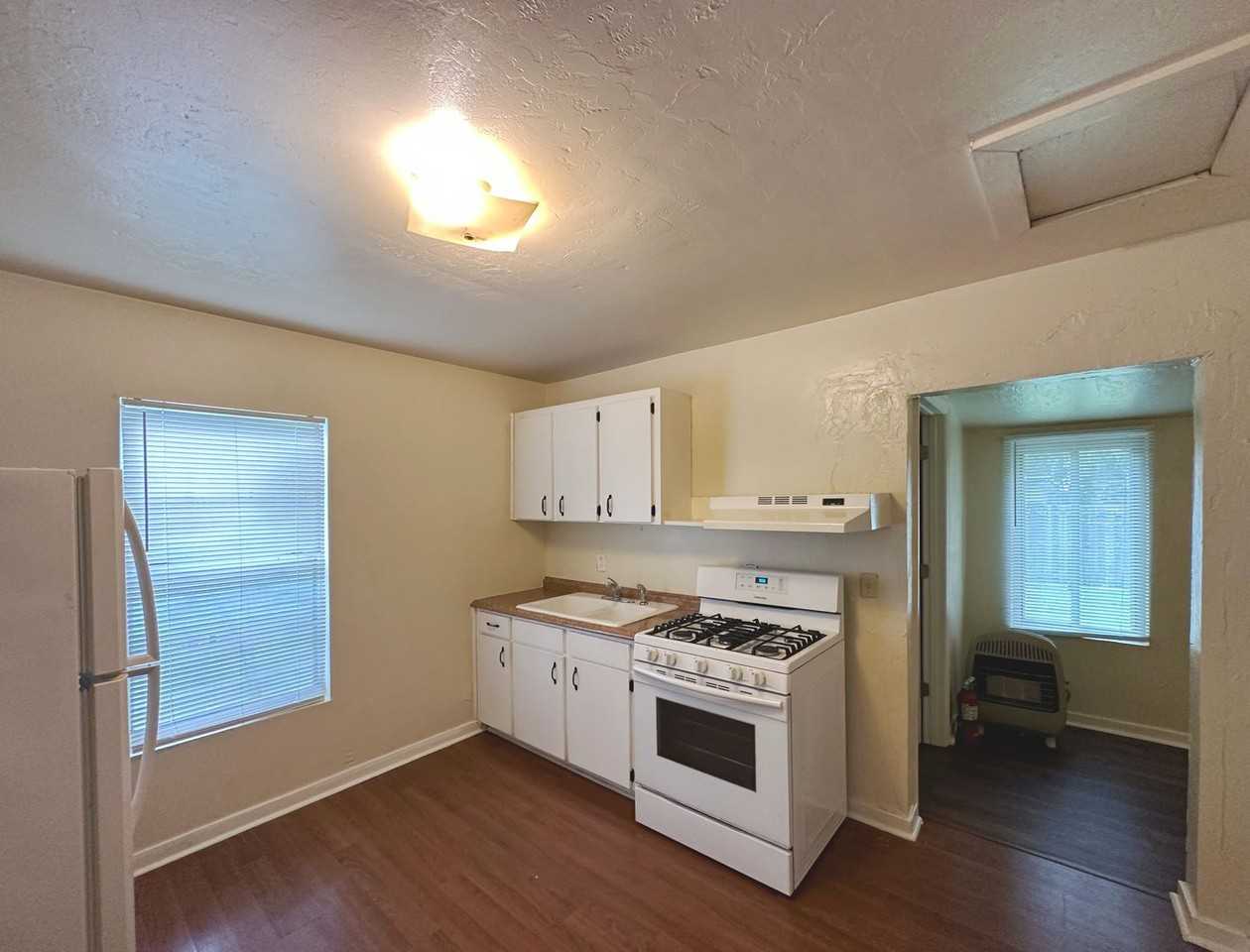 916 Nw 6th Ave - Photo 5 of 15