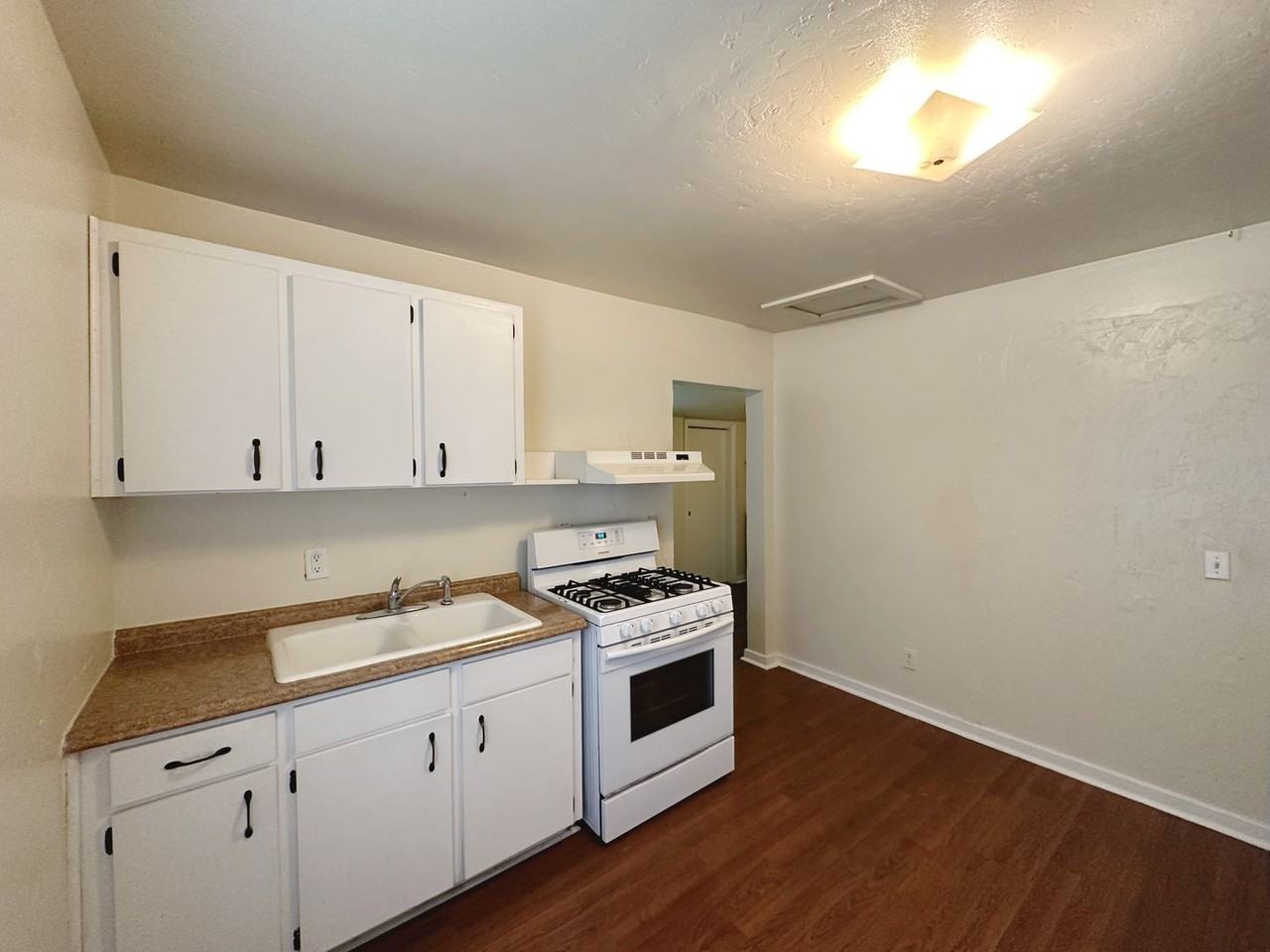 916 Nw 6th Ave - Photo 6 of 15