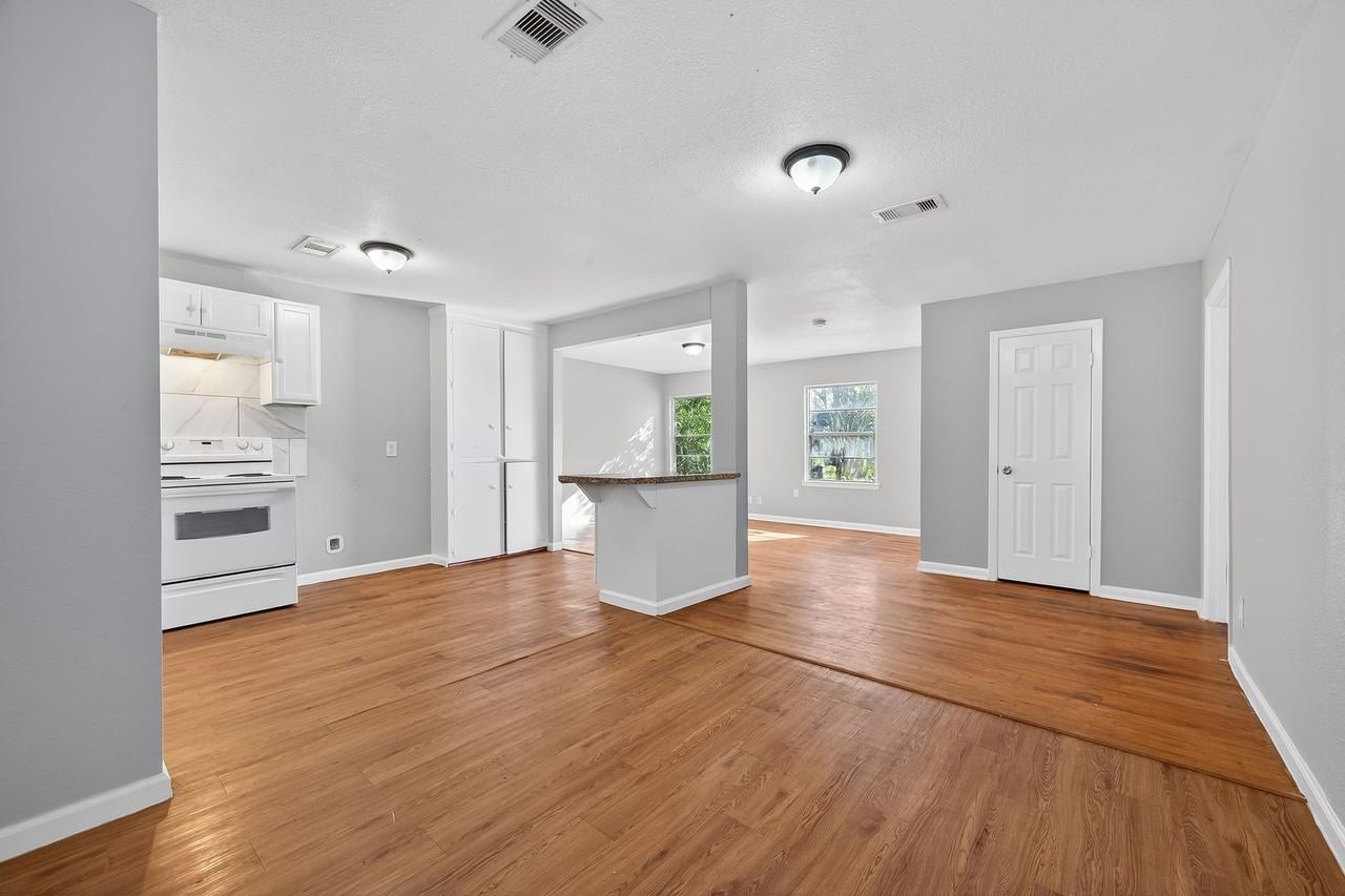 6127 Beldart St - Photo 5 of 19