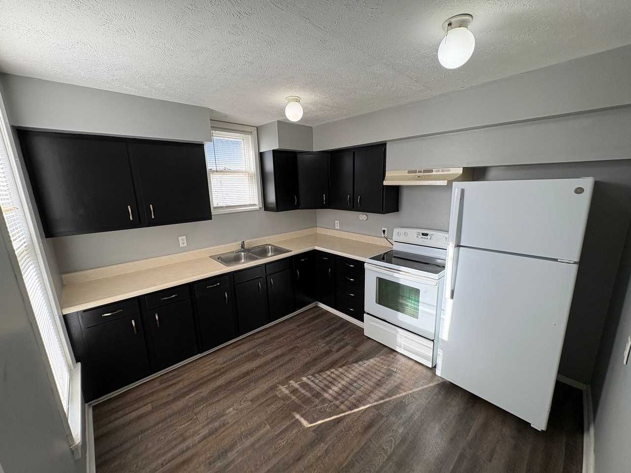 3209 S St - Photo 5 of 19