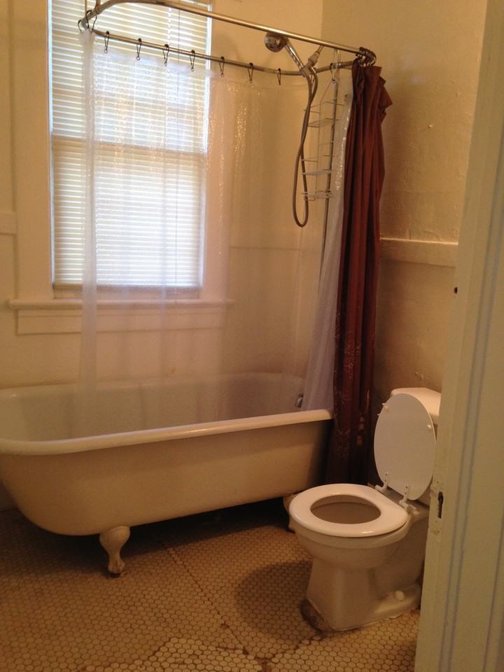 1147 North Ave Ne - Photo 6 of 7