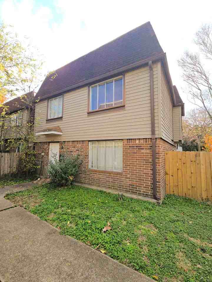 8379 La Roche Ln - Photo 4 of 8