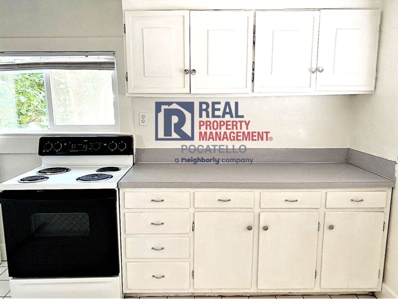 542 S Garfield Ave - Photo 3 of 16