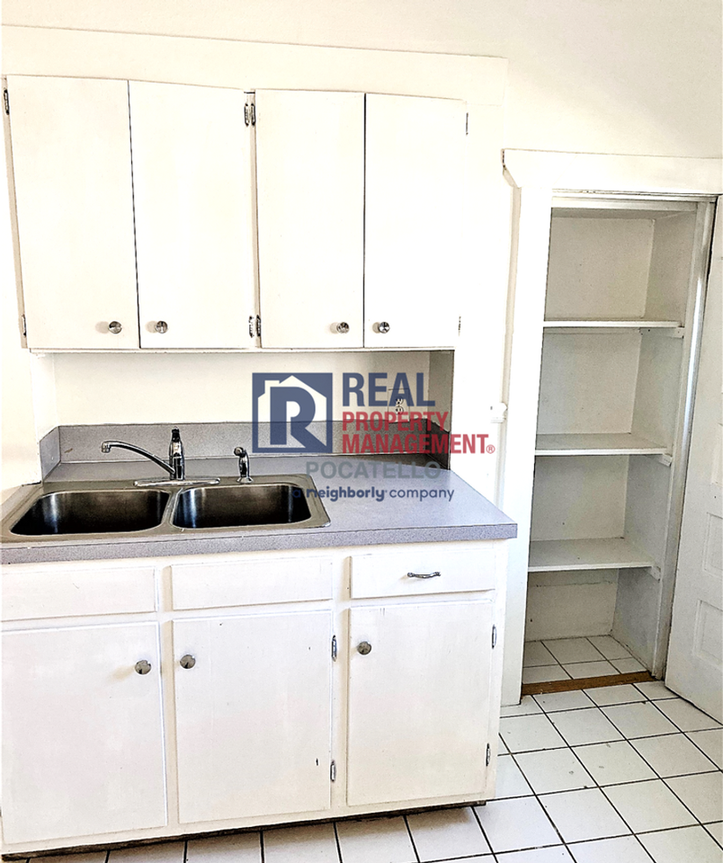 542 S Garfield Ave - Photo 4 of 16