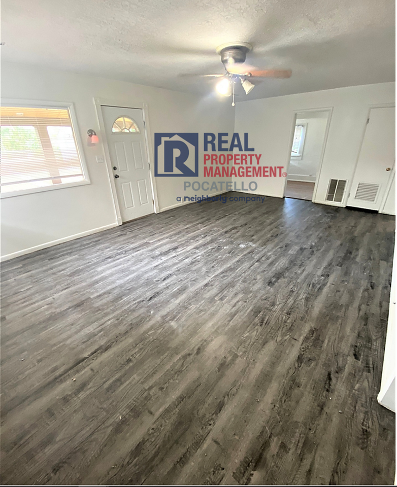 542 S Garfield Ave - Photo 5 of 16