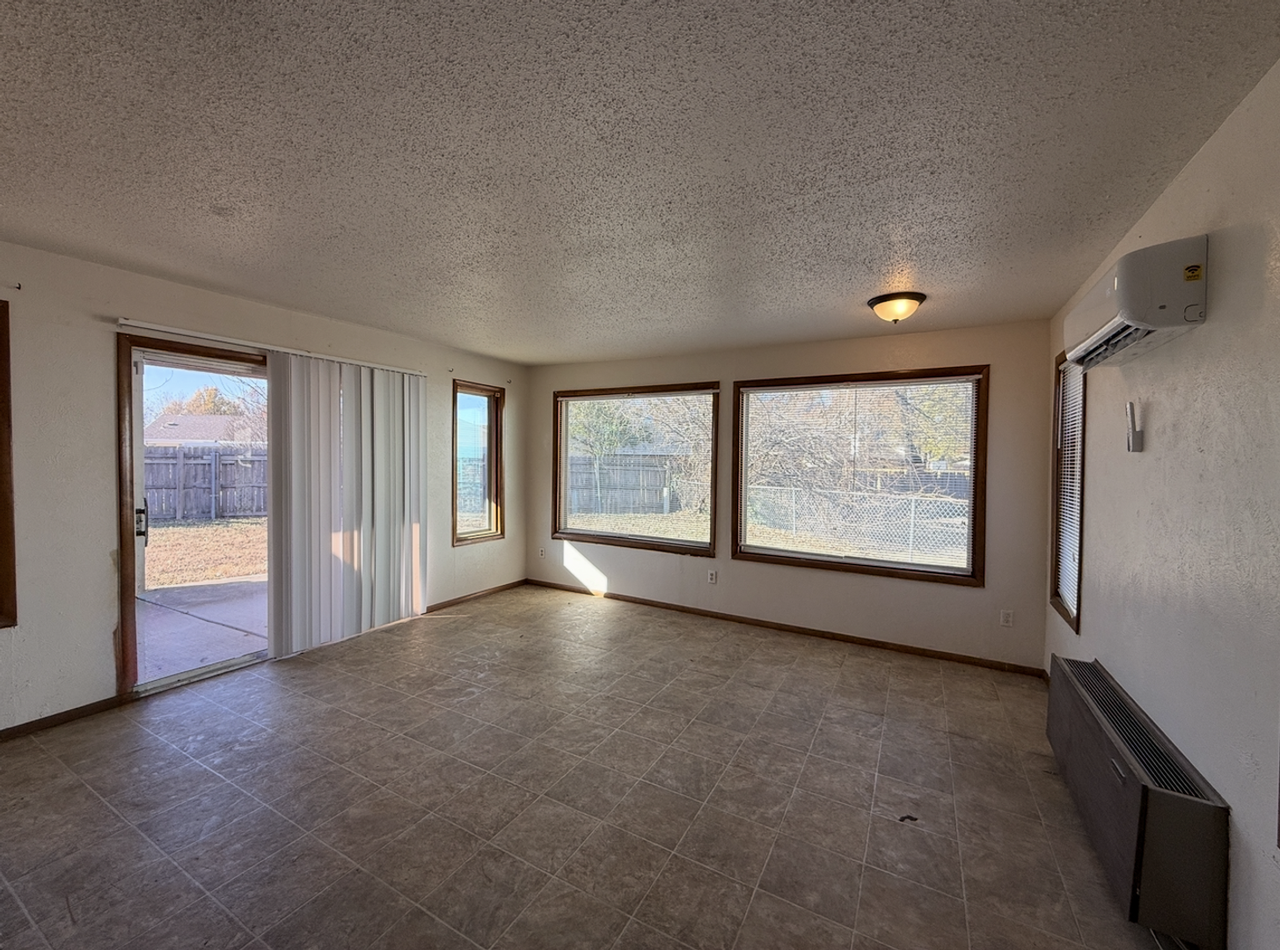 301 S Ranchwood Manor Dr - Photo 5 of 18