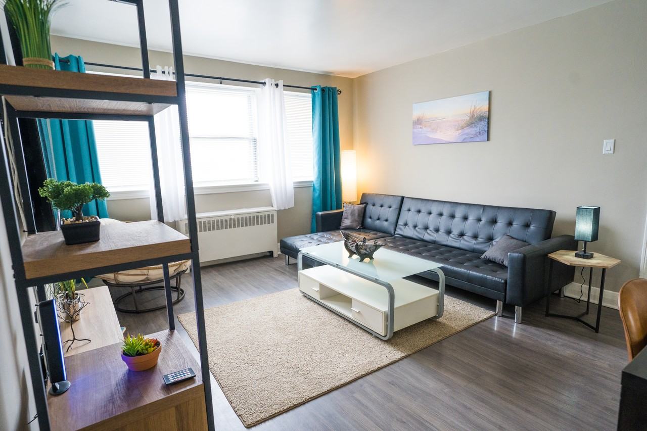 1007/1011 Adelaide St N #1 - Photo 2 of 20