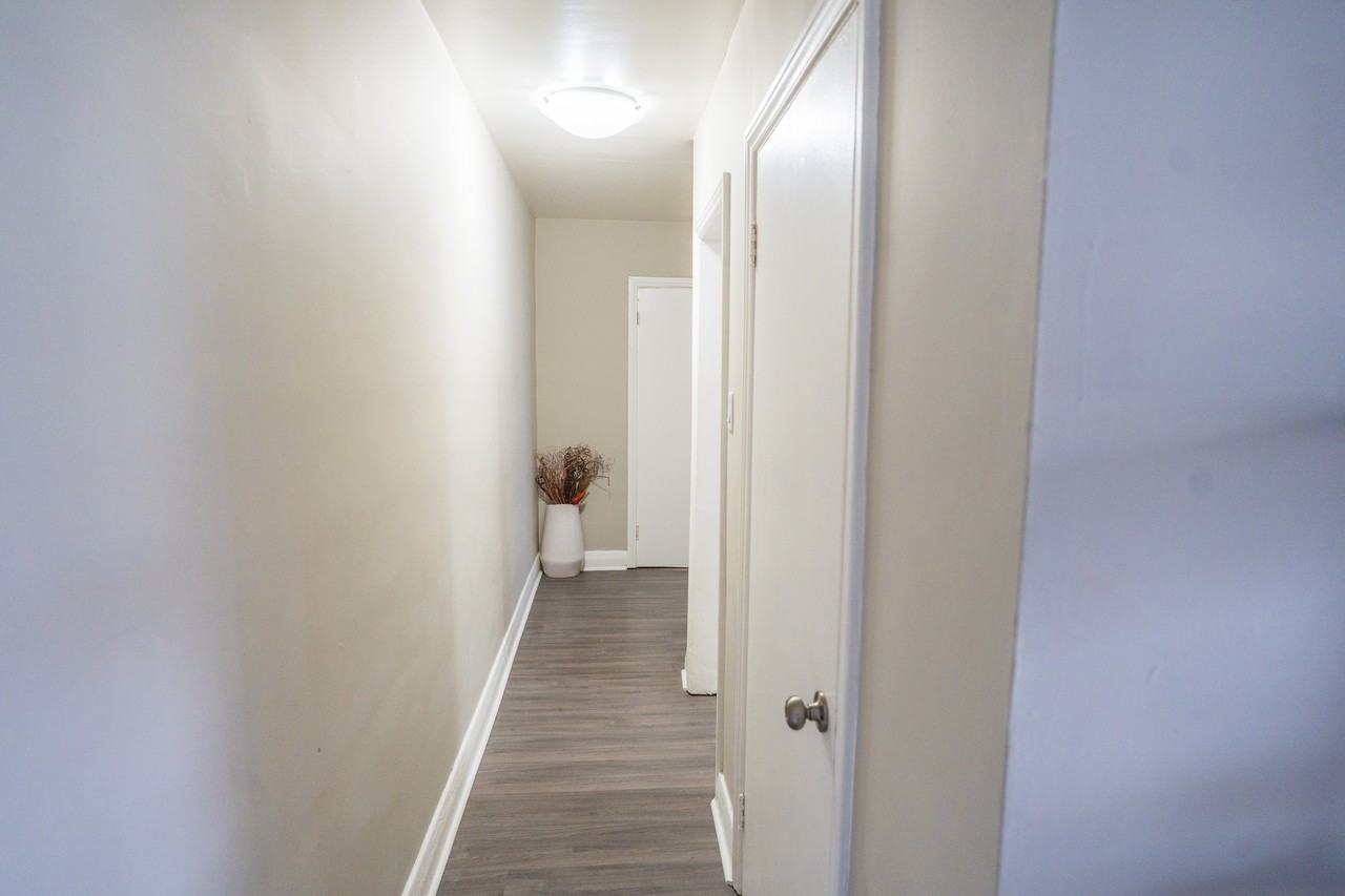 1007/1011 Adelaide St N #1 - Photo 4 of 20