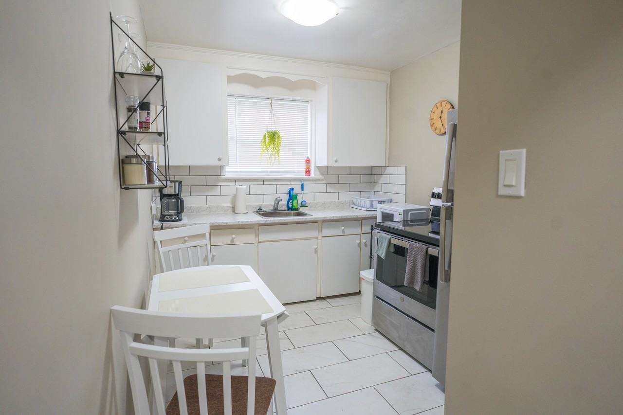 1007/1011 Adelaide St N #1 - Photo 5 of 20