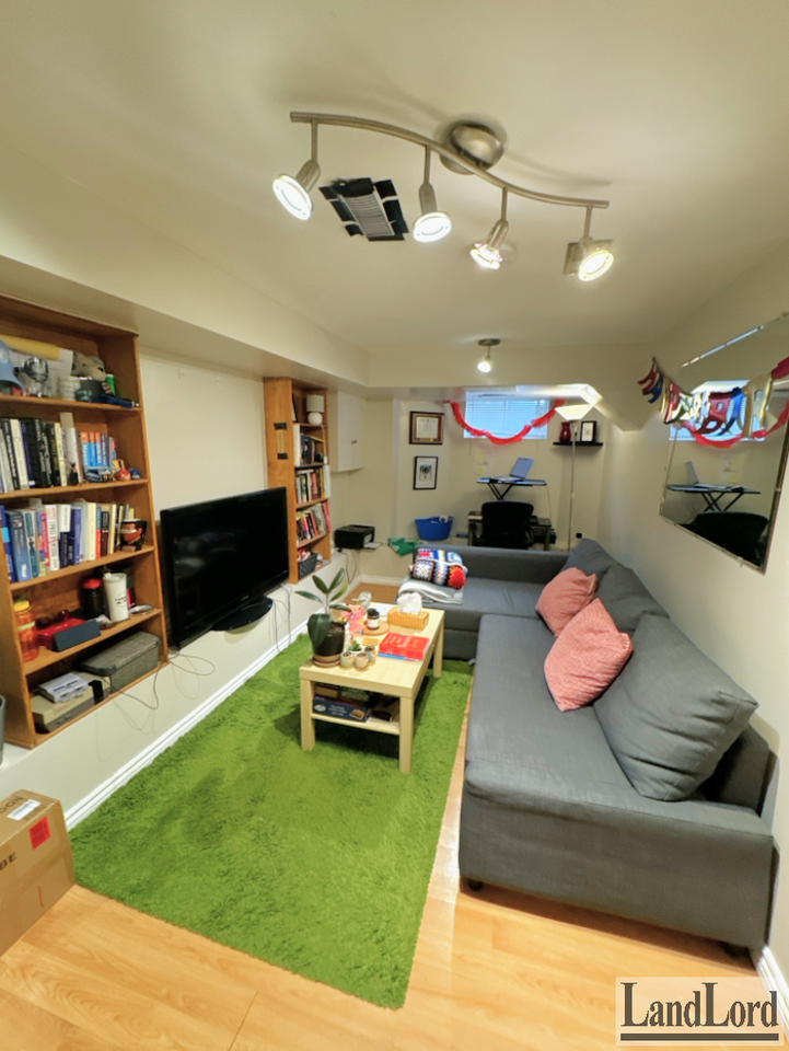 581 Carlaw Ave #BS - Photo 3 of 12