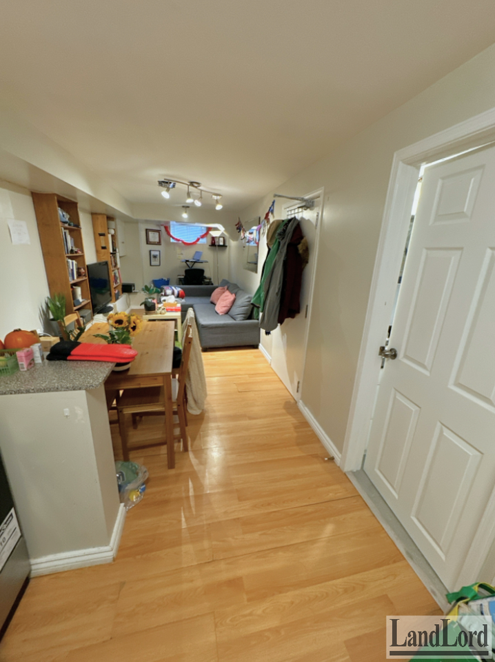 581 Carlaw Ave #BS - Photo 4 of 12