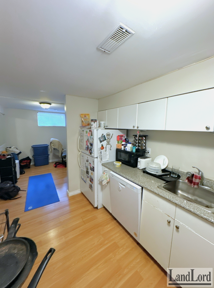 581 Carlaw Ave #BS - Photo 5 of 12